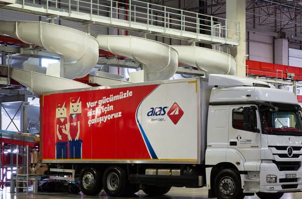 Aras-Kargo_Lkw-Paketzentrum_bearbeitet