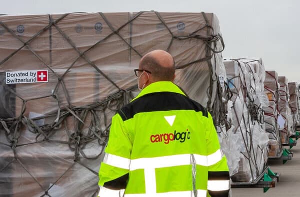 Cargologic_Mitarbeiter-Luftfracht_bearbeitet