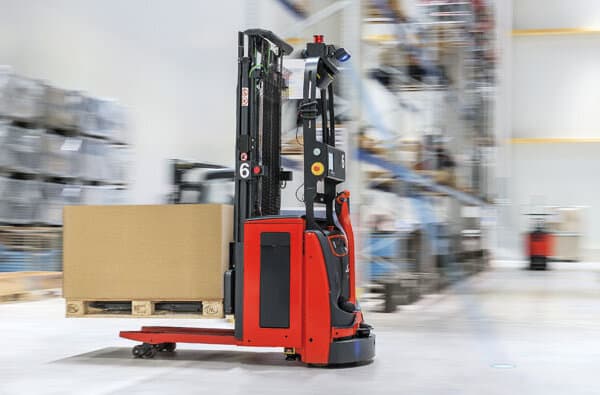 Linde-MH_autonomer-Stapler_300-dpi_bearbeitet