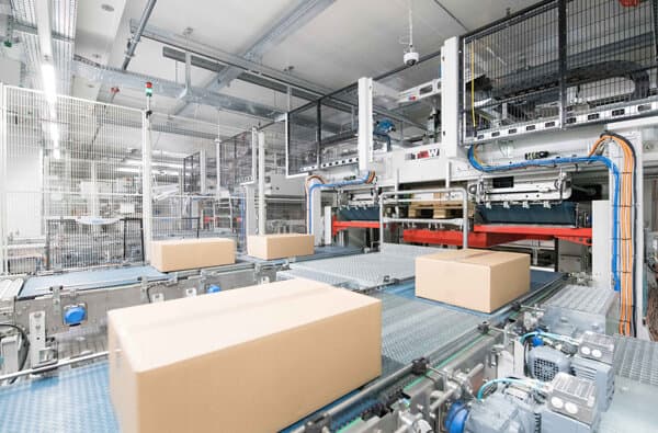 TGW_Coop_Blick_ins_Tiefkuehllager_bearbeitet