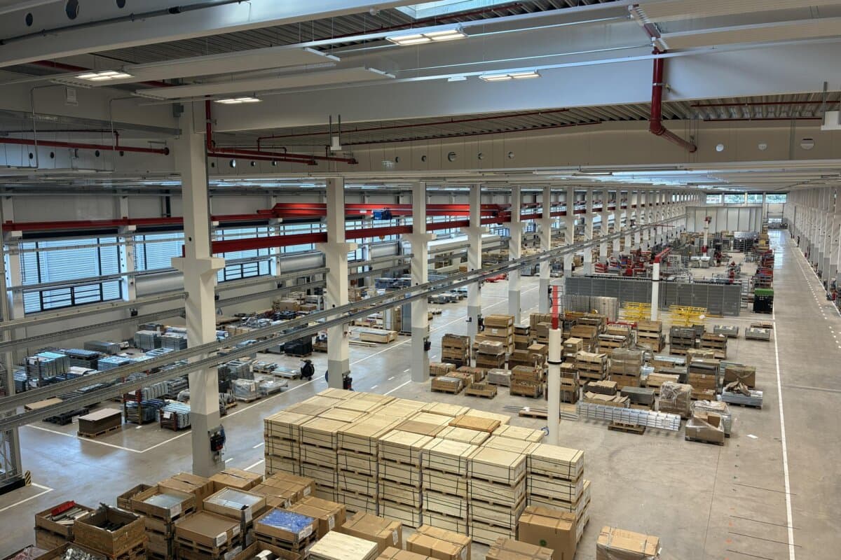 TGW Logistics eröffnet am Hauptsitz neue Produktionshalle