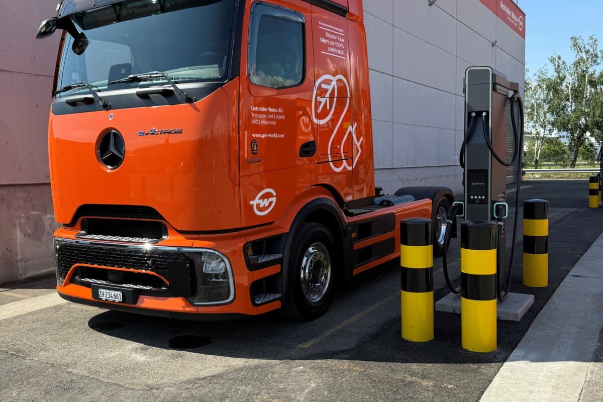 Gebrüder Weiss nimmt E-Lkw's in der Schweiz in Betrieb