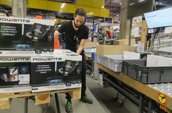 Digitec-Galaxus-Wohlen_Kommissionierung_Bild-Altermatt_bearbeitet