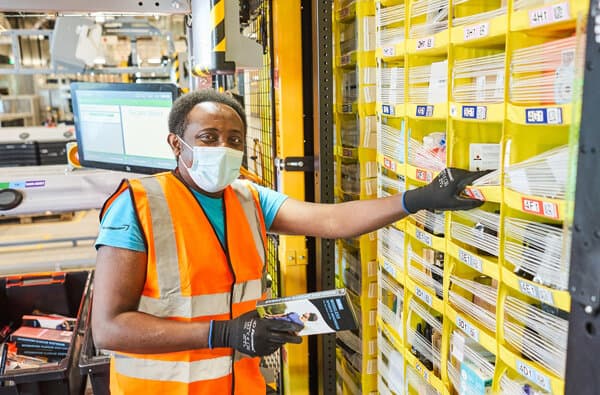 Amazon_Mitarbeiter_Robotics_Winsen_bearbeitet