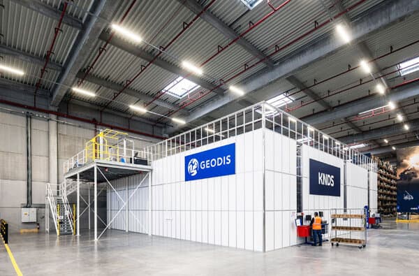 Dematic_Geodis_Autostore-Anlage-Nexter-SA_Bild-01_bearbeitet