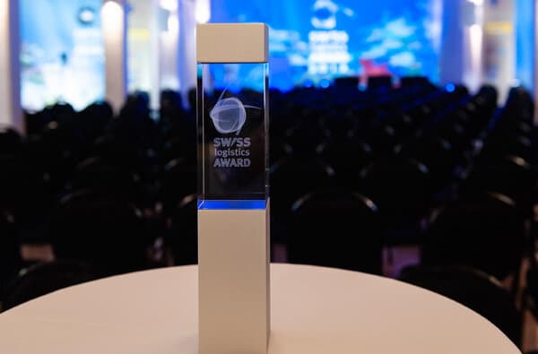 GS1-Switzerland_SwissLogisticsAward-2019_Trophae_bearbeitet