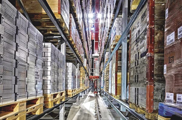Gilgen-Logistics_Hochregallager_bearbeitet