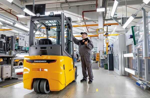 Jungheinrich_Produktionsstart-Stapler_bearbeitet