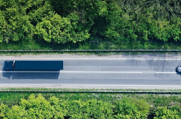 Kuehne-Nagel_Sustainability_Report_2019_Lkw_bearbeitet