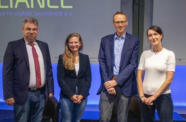 Open-Logistics-Foundation_Gruppenbild_bearbeitet