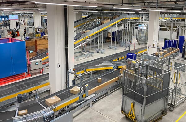 Schweizerische-Post_Paketzentrum-Ruemlang_02_bearbeitet