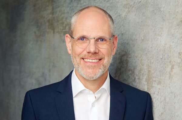 TGW-Logistics_Henry-Puhl-CEO_bearbeitet