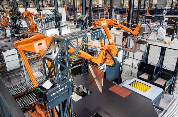 Vanderlande_Automatische-Kommissionieranlage-AKA_bearbeitet