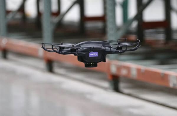 Verity-Drohne_Regal-Lager_Bildquelle-Verity_bearbeitet