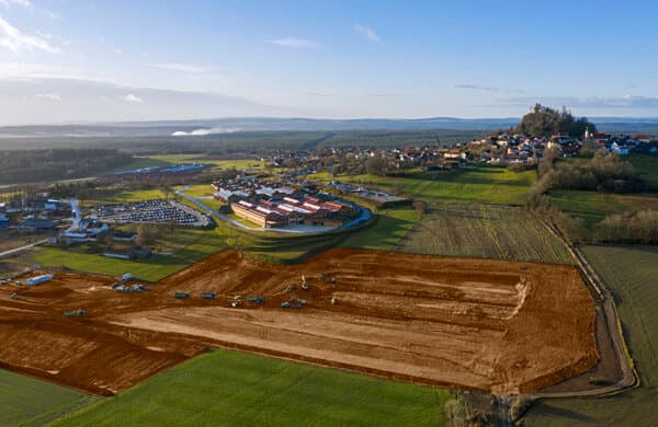 WITRON_Geschaeftszahlen-2019_Neubau_Luftaufnahme_bearbeitet