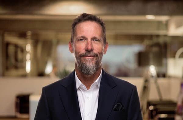 Hellmann-Worldwide-Logistics_Lee-L-Ons_bearbeitet