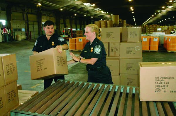 Zollinspektion_Bild-US-Customs-and-Border-Protection_bearbeitet